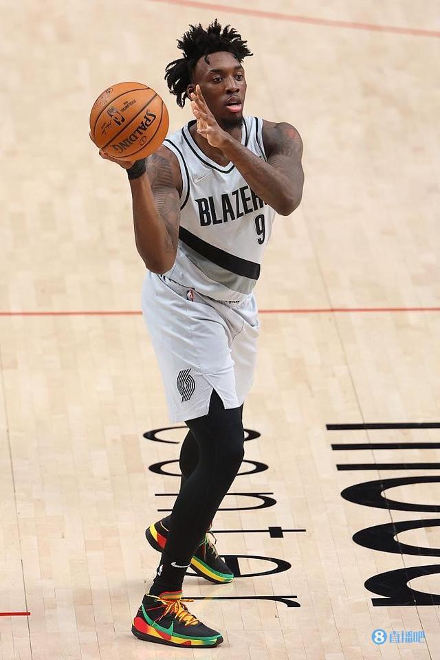 包含波特兰开拓者训练开放日,窗口期队长鼓劲引欢呼,欧联在即,赛季目标并未改变的词条 包含波特兰开拓者训练开放日,窗口期队长鼓劲引欢呼,欧联在即,赛季目标并未改变的词条